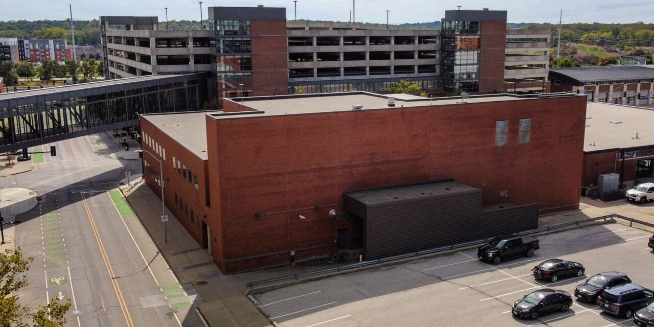 Co-Warehousing: Elevator Transforms Des Moines Manufacturing